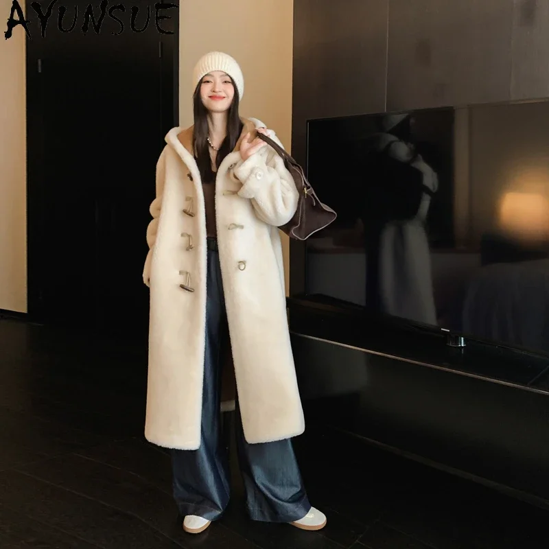 

AYUNSUE 100% Wool Coats for Women 2023 Elegant Sheep Shearing Jacket Hooded Winter Long Fur Coats Horn Button Roupas Femininas