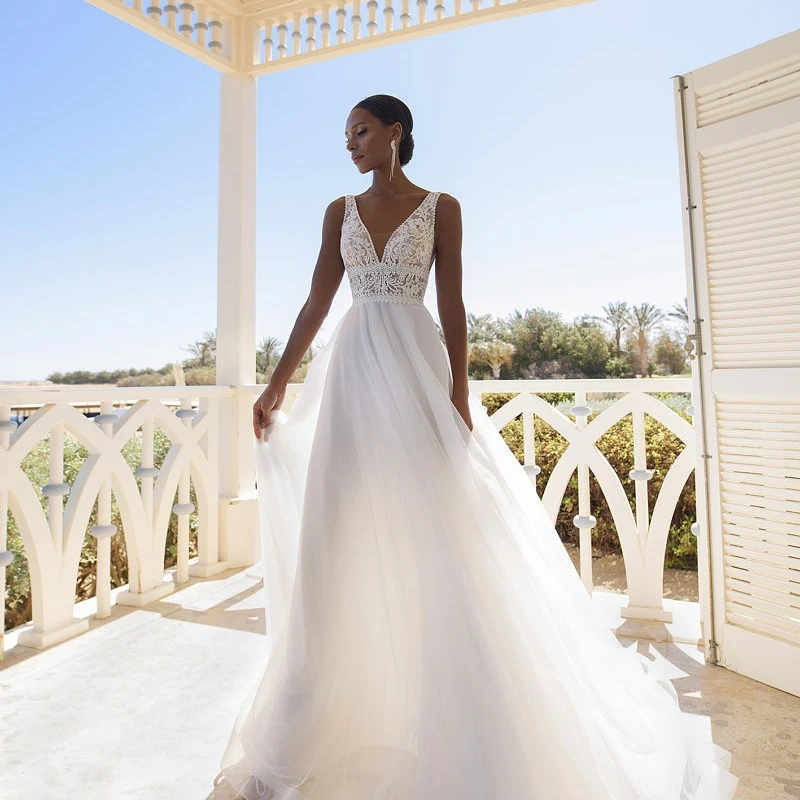 

2023 Summer Boho A Line Tulle Appliques Wedding Dress V Neck Sleeveless Button Back Simple Robe De Mariee