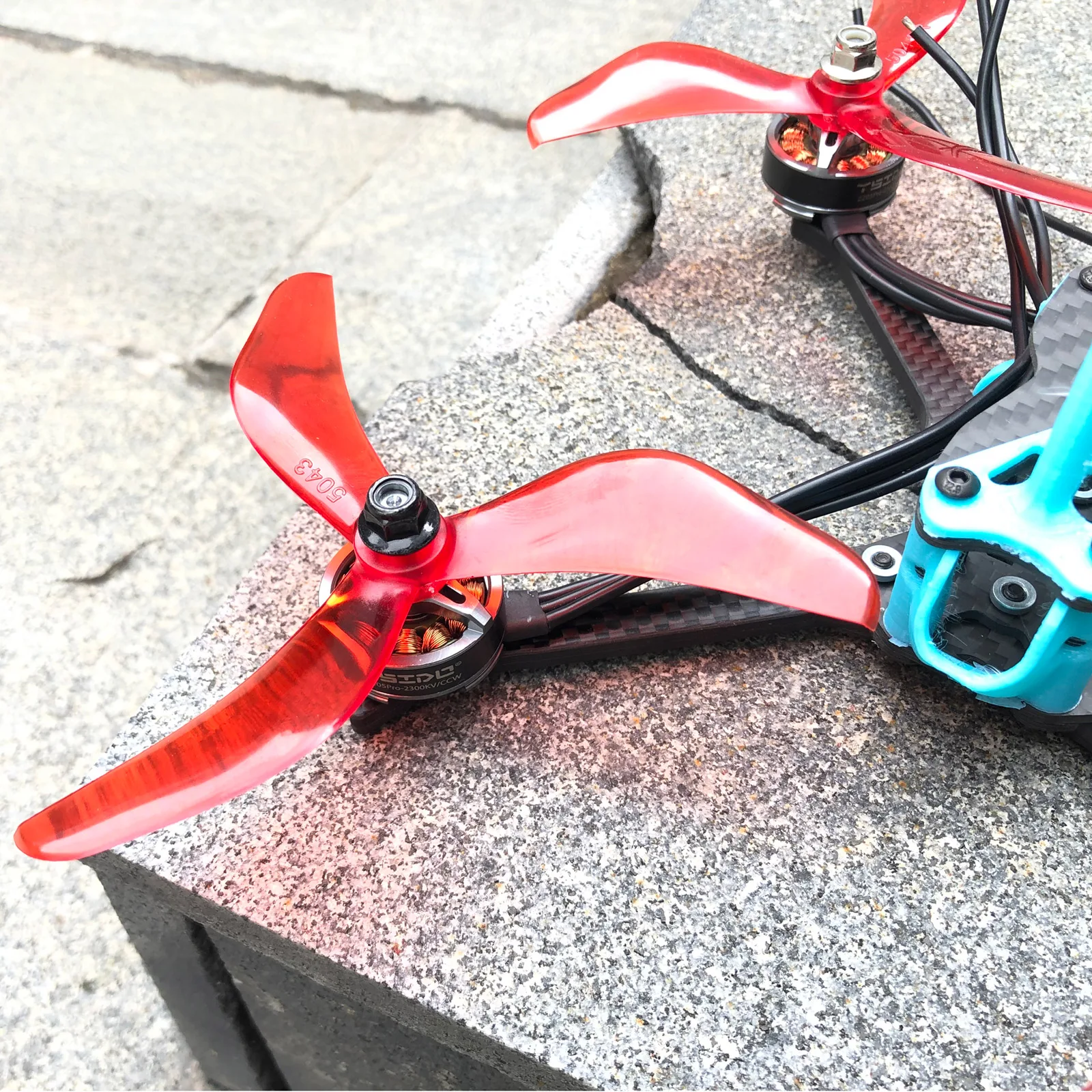 Hélices 5043 3 pales 5x4.3 pour drone FPV freestyle 5 pouces - 2 paires
