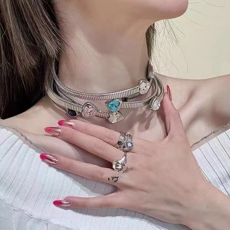 Red Heart Women's Choker Studded with Rhinestones Fashionable Bohemian Style Exaggerated Party Necklace For Woman Jewelry New