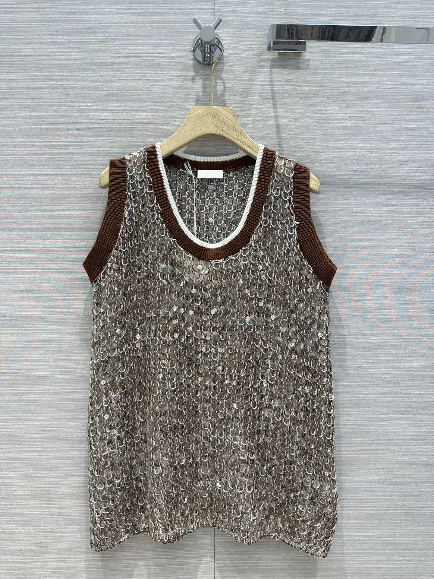 

2023Spring and summer shimmering fish scale sequin knitted long vest, modeling overlap magic6.15
