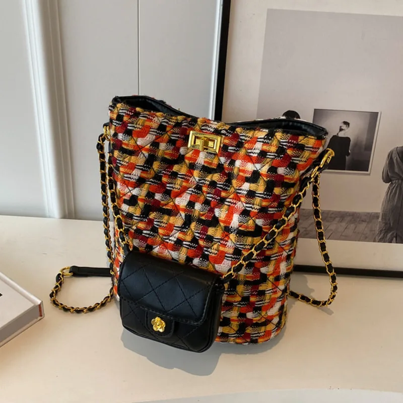 

Fashion Lingge Embroidery Thread Niche Design Shoulder Bag 2023 New Women's High-grade Versatile Chain Crossbody Bags Bucket