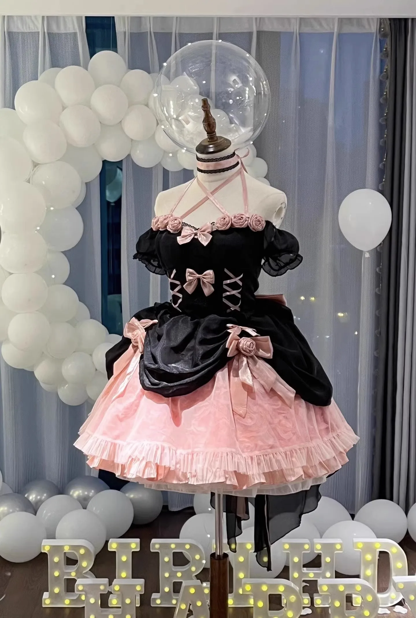 ロリータオフショルダーホルタードレス、黒、ピンクの色の
