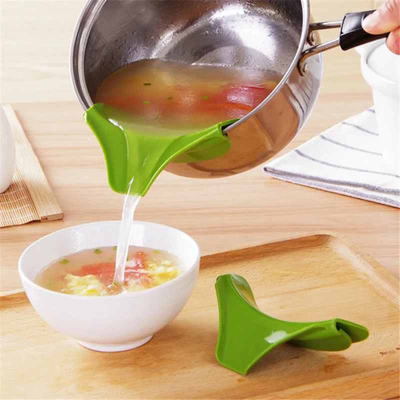 

Silicone Liquid Funnel Anti-spill Portable Slip On Pour Soup Spout Funnel Gadget For Pots Pans And Bowls And Jars Kitchen Tools