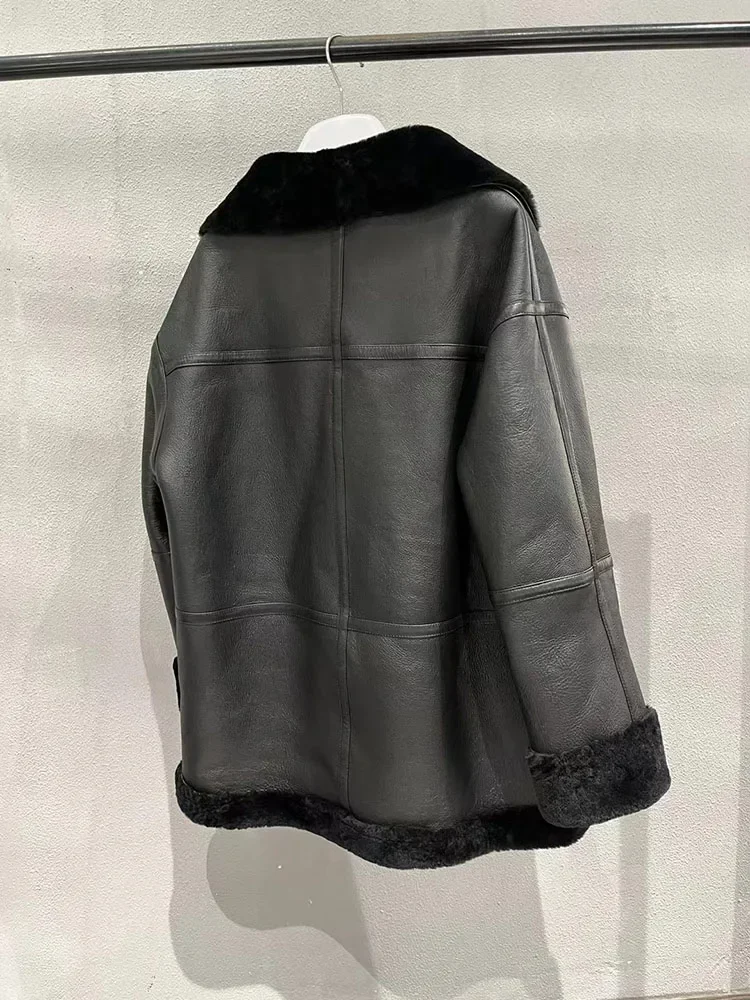 Рисунок 5 - Женское пальто из натурального меха