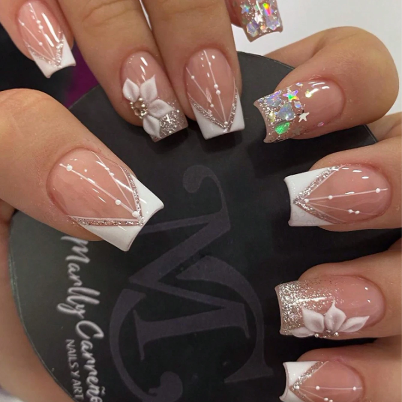 Faux Ongles Français Courts À Rayures Minimalistes Avec Lime_voghion.com