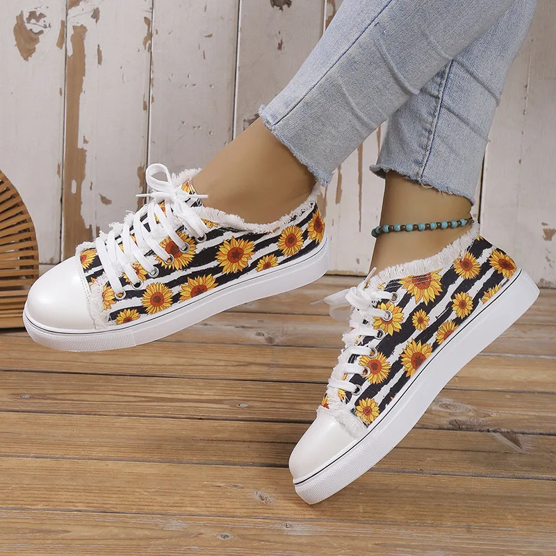 2023Floral Skull Canvas Shoes Women Large Size Flat Sneakers