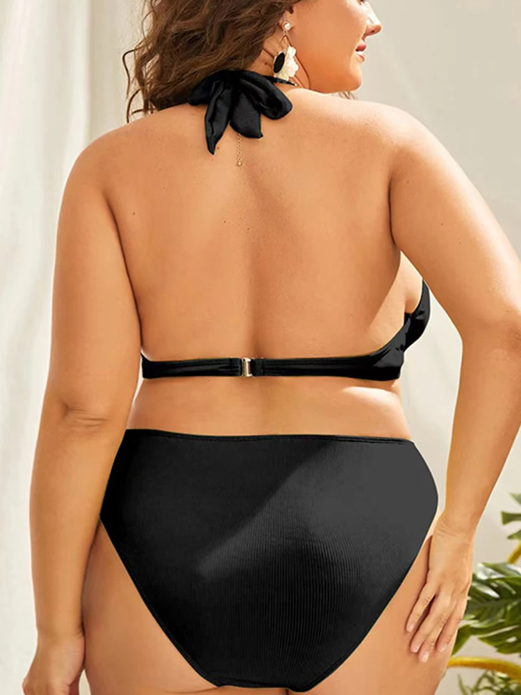 Рисунок 2 - Однотонное черное бикини в рубчик