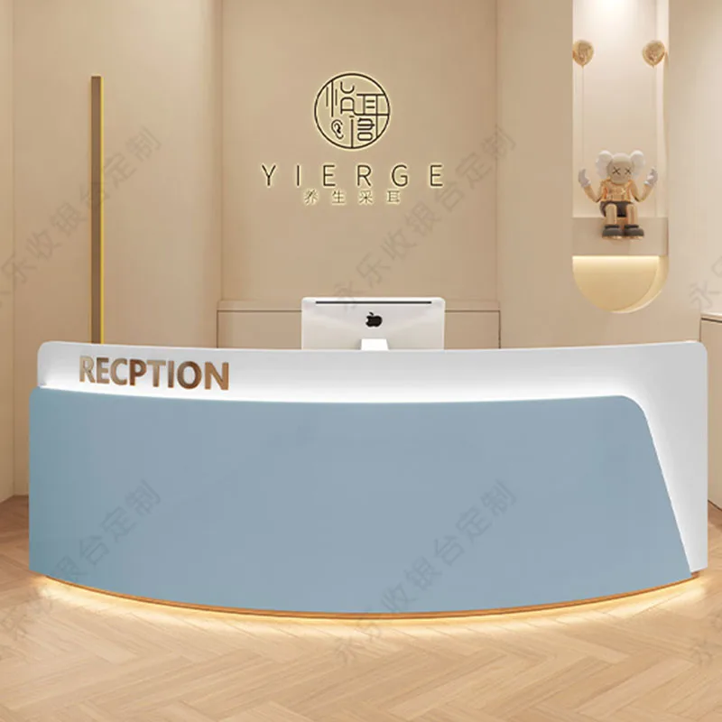 Рисунок 5 - Подиумная стойка для магазина на входной стойке