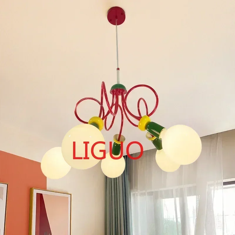 ��̿� ��ä�ο� �÷ξ� ����, ũ������Ƽ�� LED ���ĵ� ����Ʈ, ħ�� ������ ���� ���, Memphis ��Ʈ ħ�� �� �÷ξ� ����