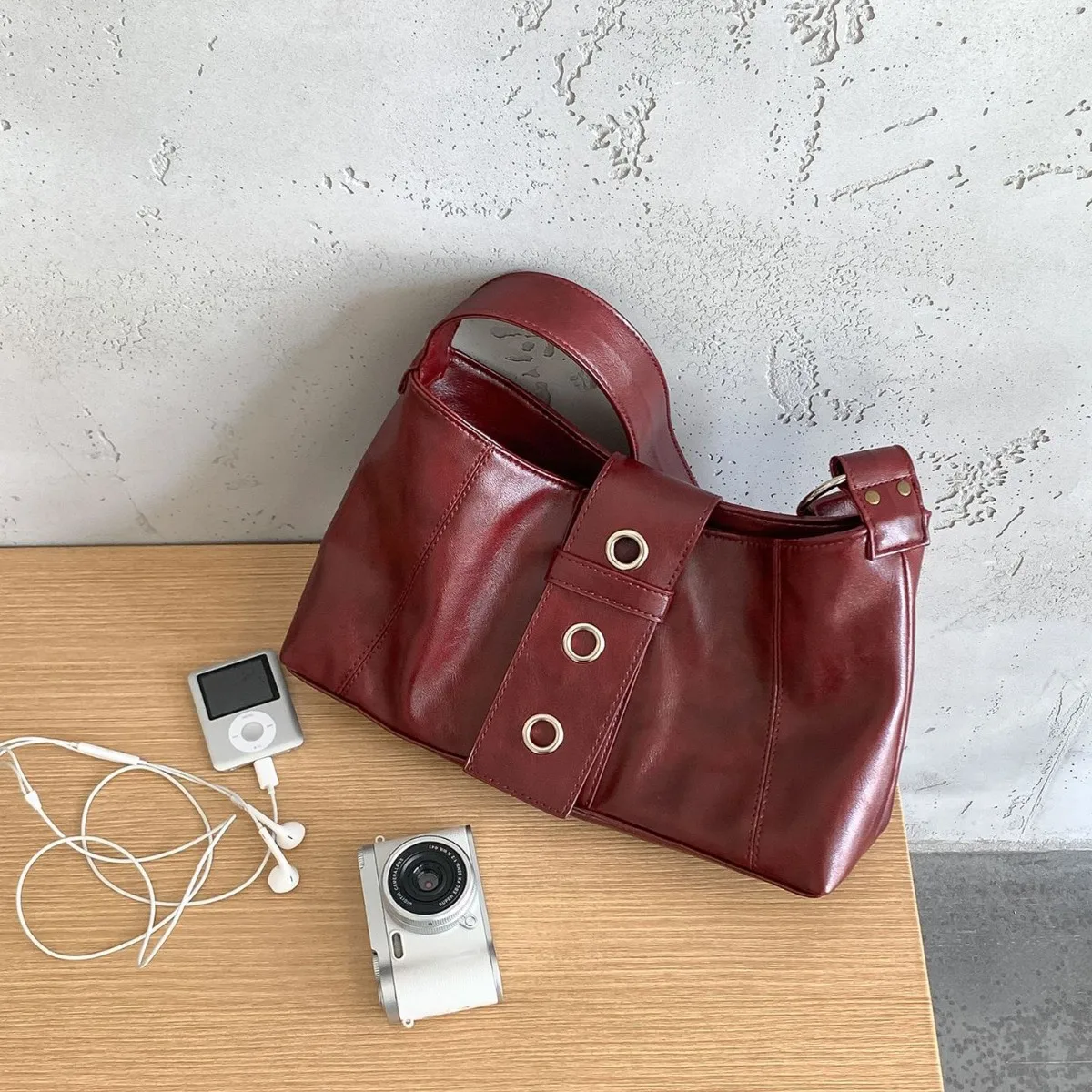 Retro Large Capacity Underarm Bag for Women Summer New Versatile Rivet One Shoulder Bags Soft PU Wide Shoulder Strap Handbags