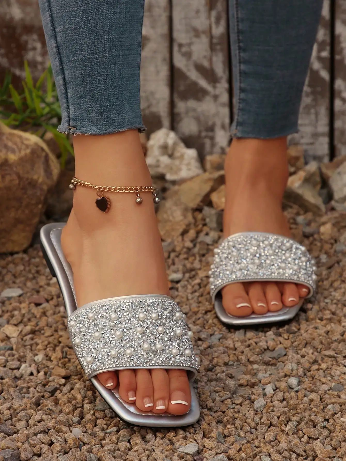 Silver Square Toe Flat Sandals With Crystal And Pearl Detail_voghion.com