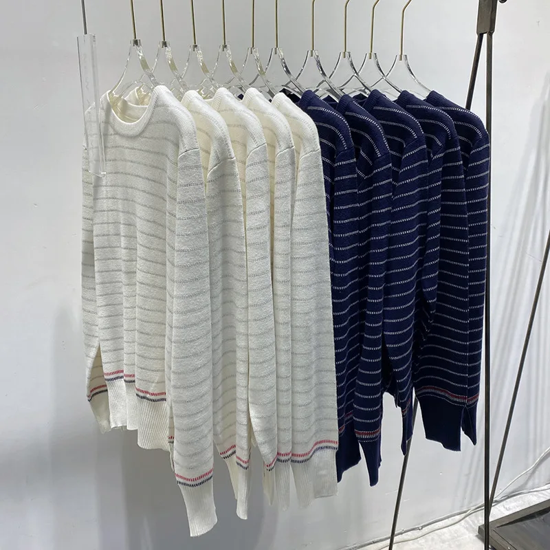 Рисунок 5 - Женский трикотажный пуловер с V-образным