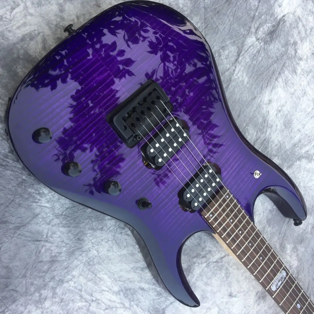 

Factory Customized Purple Electric Guitar, Basswood Body 6 String High-quality
