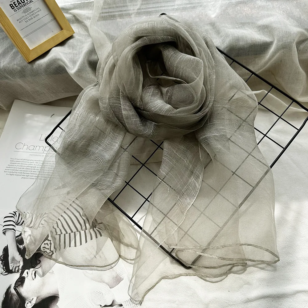 Sciarpa di seta di gelso di canapa da donna blu in filato sottile Autunno da donna Nuovo versatile ed elegante scialle letterario in seta e canapa 4