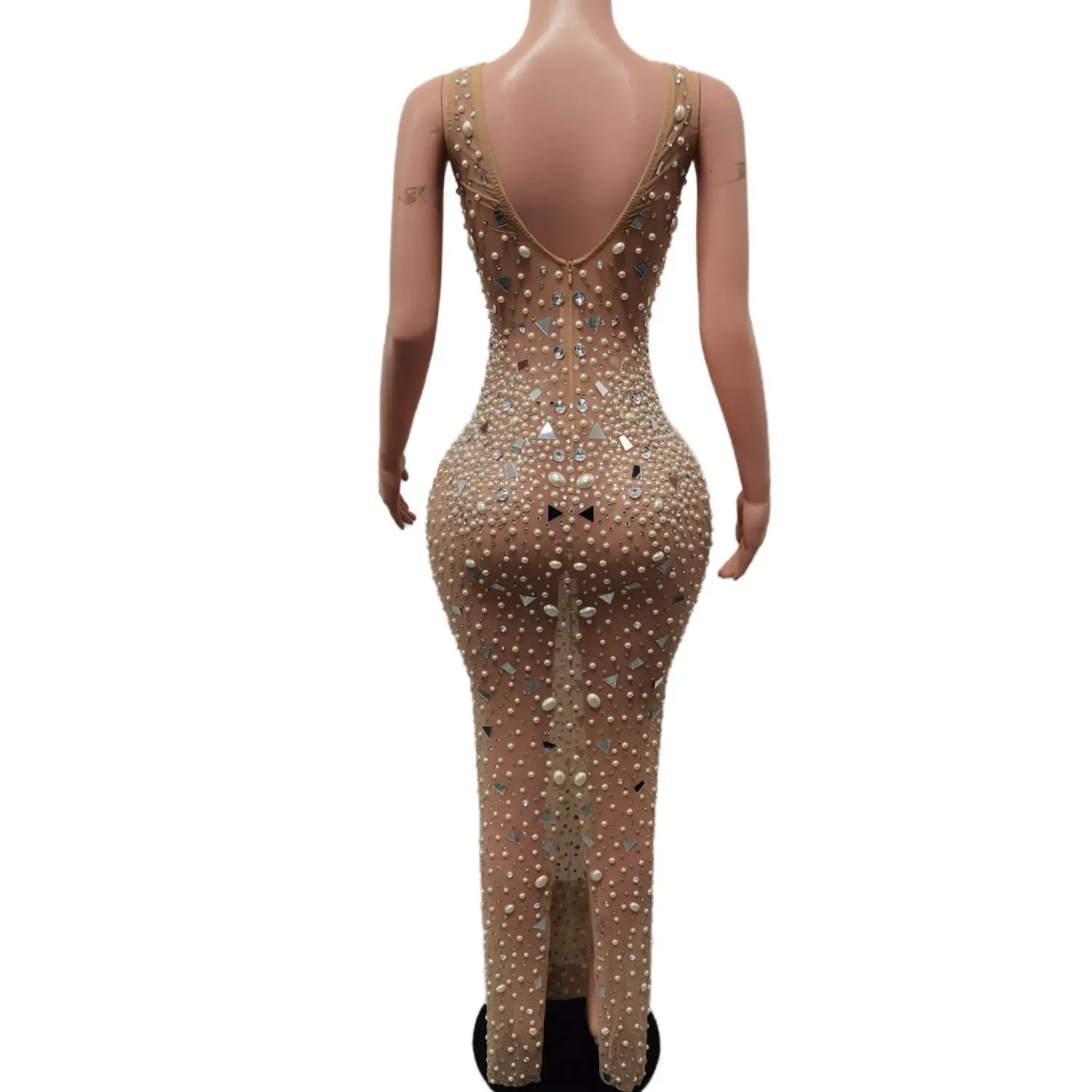 Рисунок 3 - Женское коктейльное платье с блестящими кристаллами