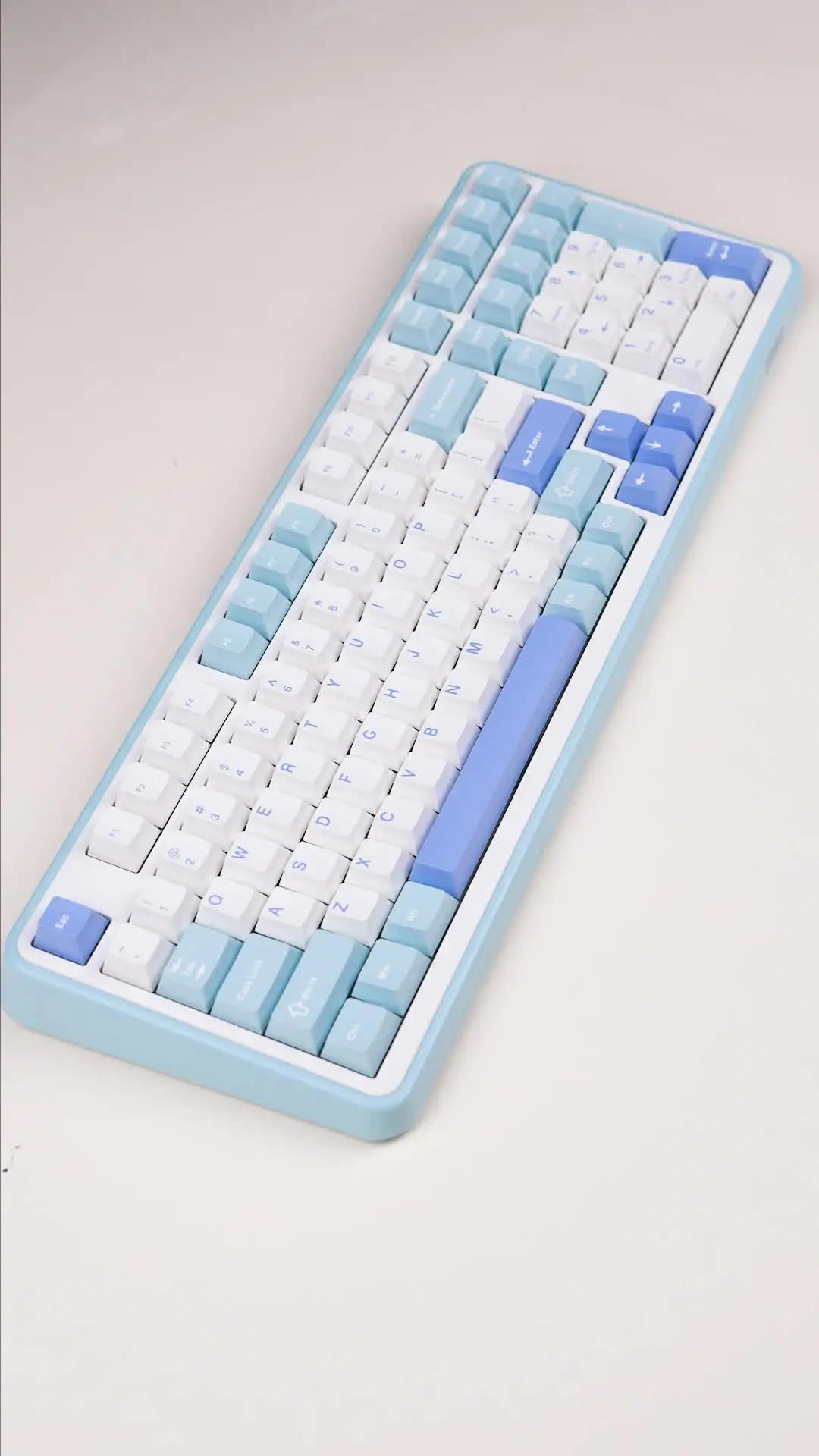 EPOMAKER TH99/TH99 Plus 96% QWERTY ANSI 有線/Bluetooth 5.0