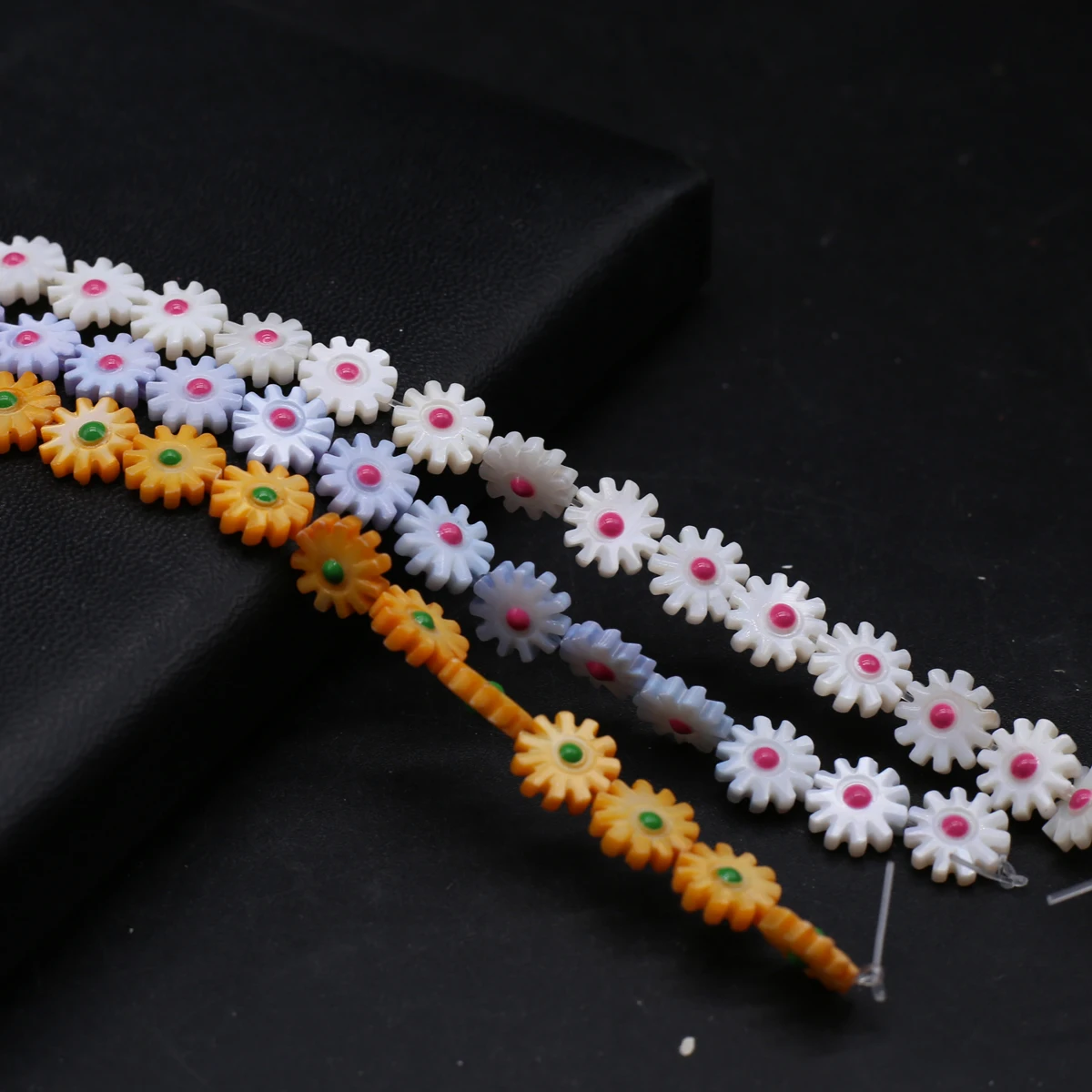 

Natural Freshwater Shell Beads Beaded Flower Colors Shell Loose Spacer Beads For Jewelry Making Necklaces Bracelets Strand