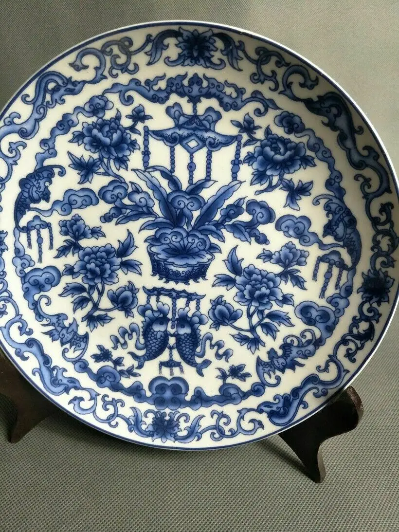 Chinese old Blue and white porcelain Hand Painted Pattern plate 3