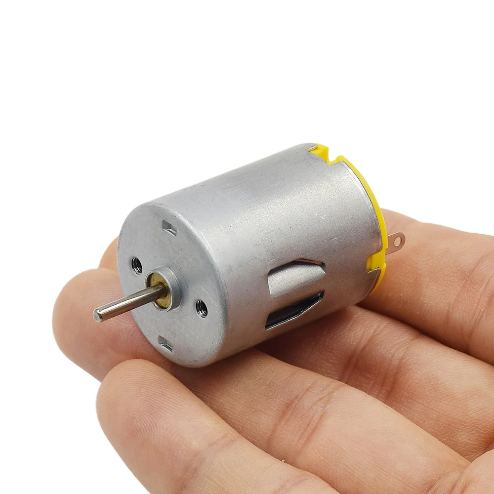 Moteur électrique 3V-12V pour bateau RC, détail de l'axe et des balais carbone