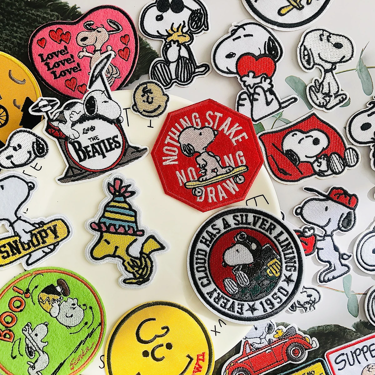 Фото Нашивки с вышивкой Snoopy с изображением милой собаки, нашивки на одежду, наклейки для куртки, мультяшный декор, штаны, сумки, нашивки для одежды №4