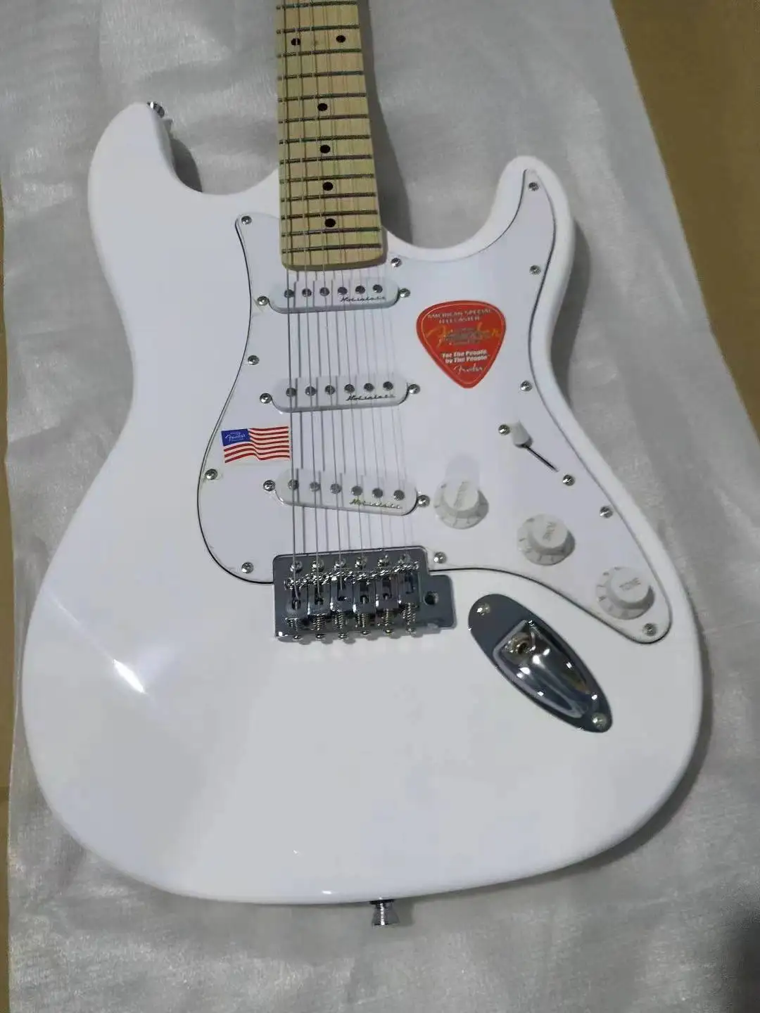

Send in 5 days stratocaste-r custom body 6 string Electric Guitar in stock