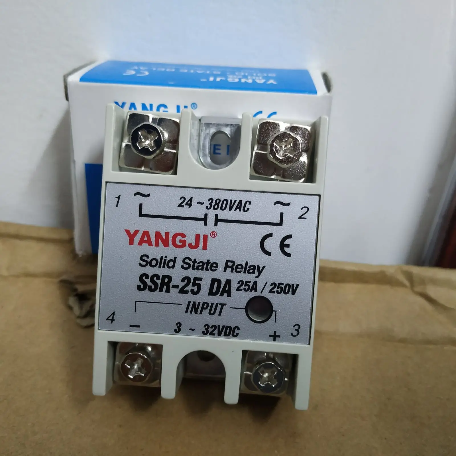

Однофазное твердотельное реле переменного тока Yang relay YANGJI SSR-25DA load 25A