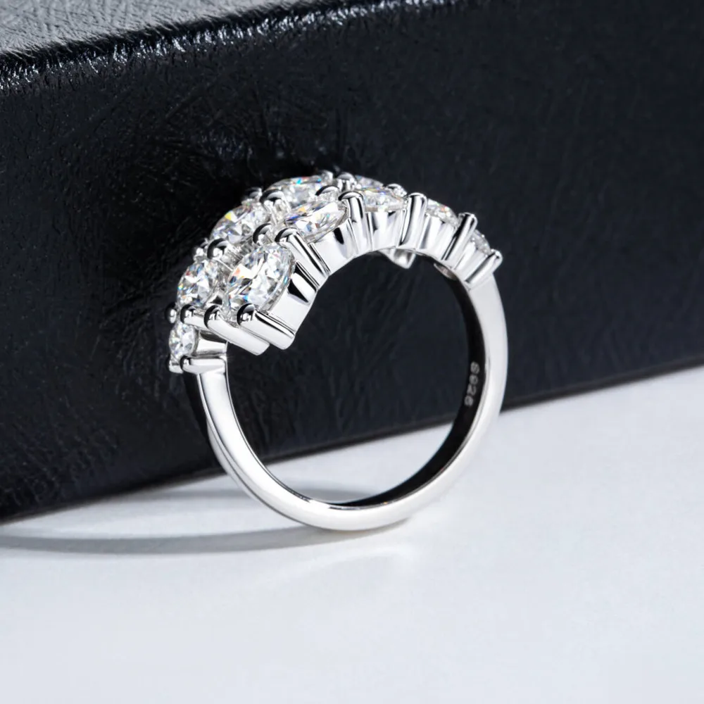 Twist Moissanite Band