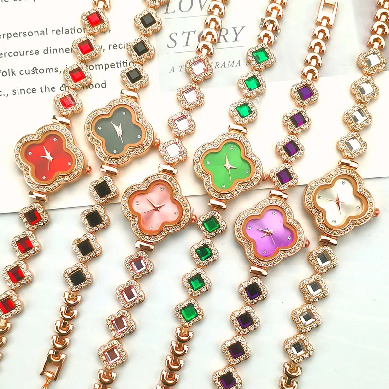 Fashion Versatile Women Four Leaf Clover Bracelet Watch Popular Quartz Diamond Fashion Green Watch Designer Casual Wristwatch 3
