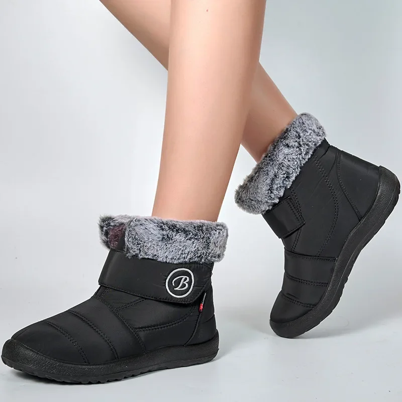

Winter women's shoes 2024 new cotton boots with plush and thick insulation, snow boots, lightweight high top cotton shoes
