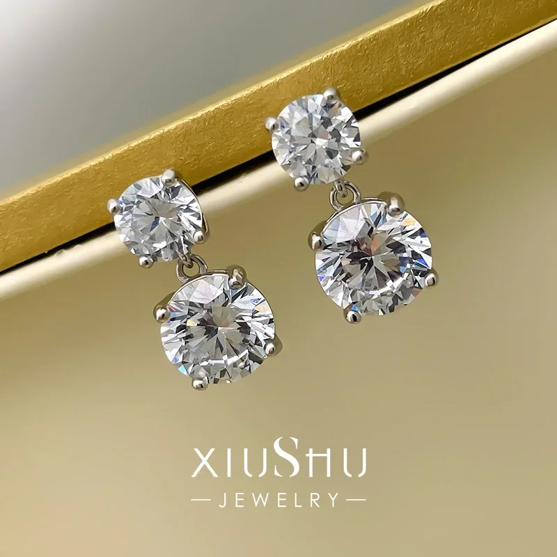 

Женские серьги-гвоздики из серебра 925 пробы с имитацией бриллиантов