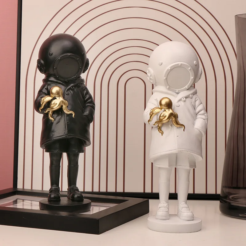 【未開封】 BANKSY DEEP SEA DIVER WHITE Ver. Amazon.com: Newmyth Resin Deep Sea Diver Figurine Banksy