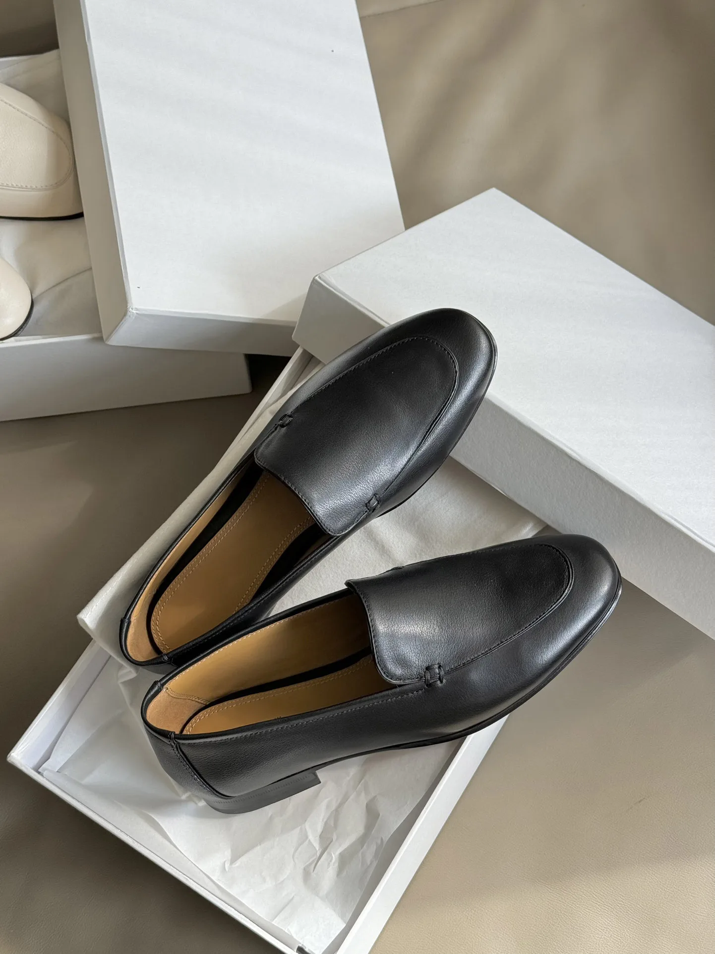 

2023 minimalist loafers simple shapes 1221