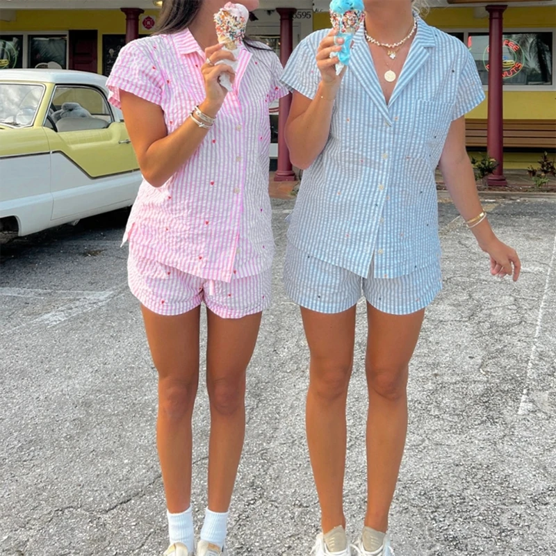 Conjunto de 2 piezas con estampado de estrellas y corazones kawaii, ropa de estar por casa, blusa de manga corta a rayas con botones, camiseta y pantalones cortos, pijamas coreanos para mujer