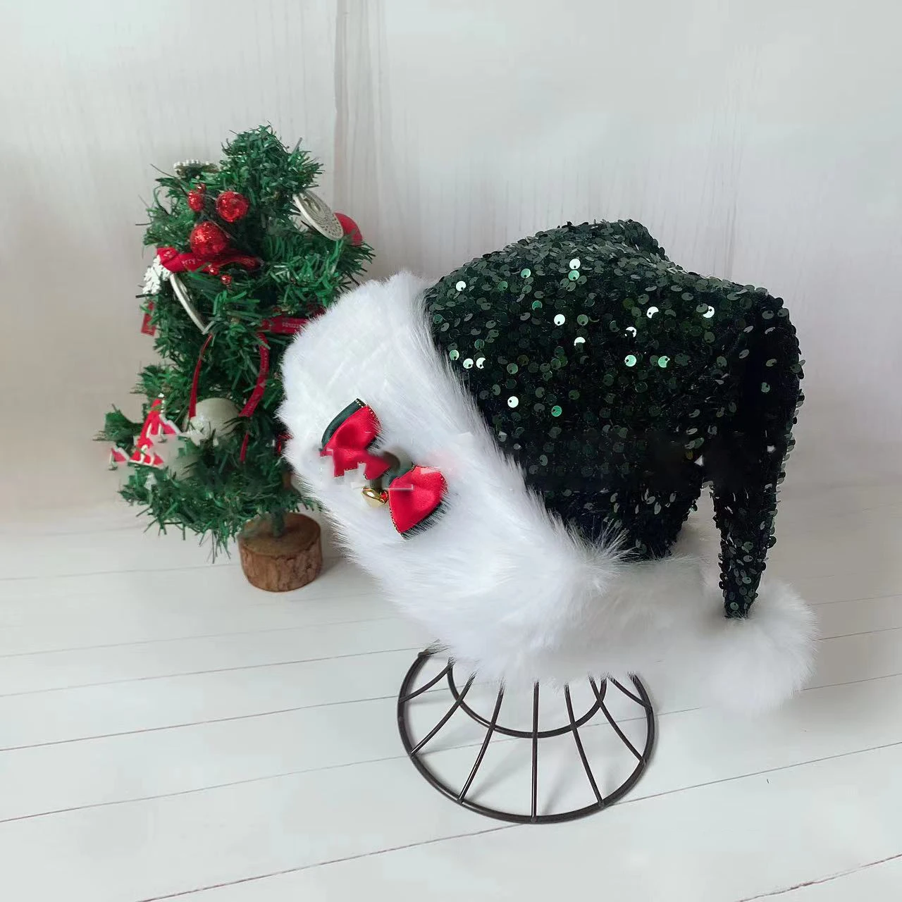 Men and Women Sequined Plush Christmas Hats Red and Green Navidad New Year Children's Gifts Christmas decorations Caps New