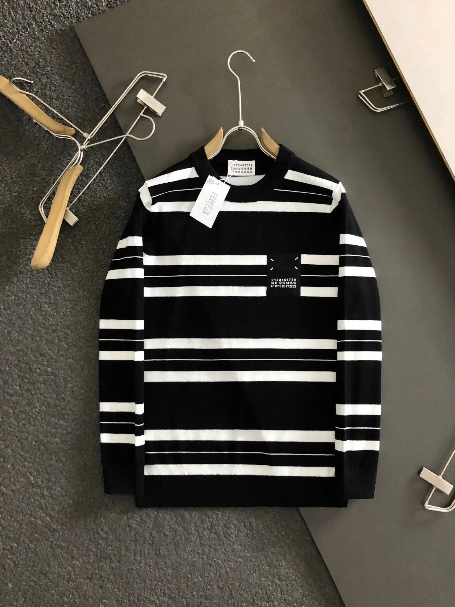 

Mmsix Men's Sweaters High Quality Knit Keep Warm Loose Sweater for Men 2024 New Arrival Stripe Stitching Crew Neck Knitwear Tops