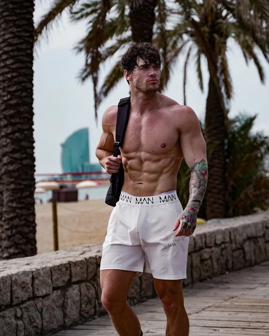 Men Fitness Bodybuilding Shorts Gyms Workout Male Breathable Quick Dry Sportswear Jogger New Beach Sport Shorts Men\'s sweatpants