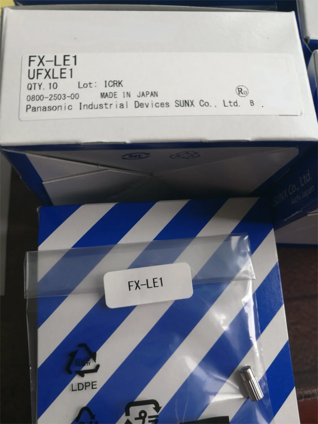 ο  2PC FX-LE1     