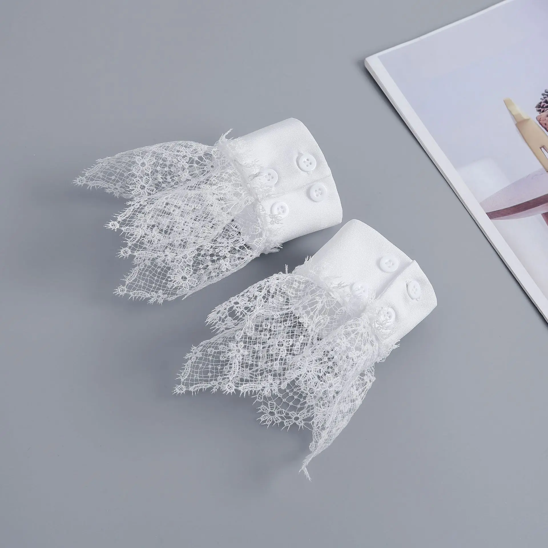 Fashionable And Unique Faux-Sleeve Mist Cream Short-Sleeve Dance Costume With Versatile Faux Cuffs And Tassel Flowers