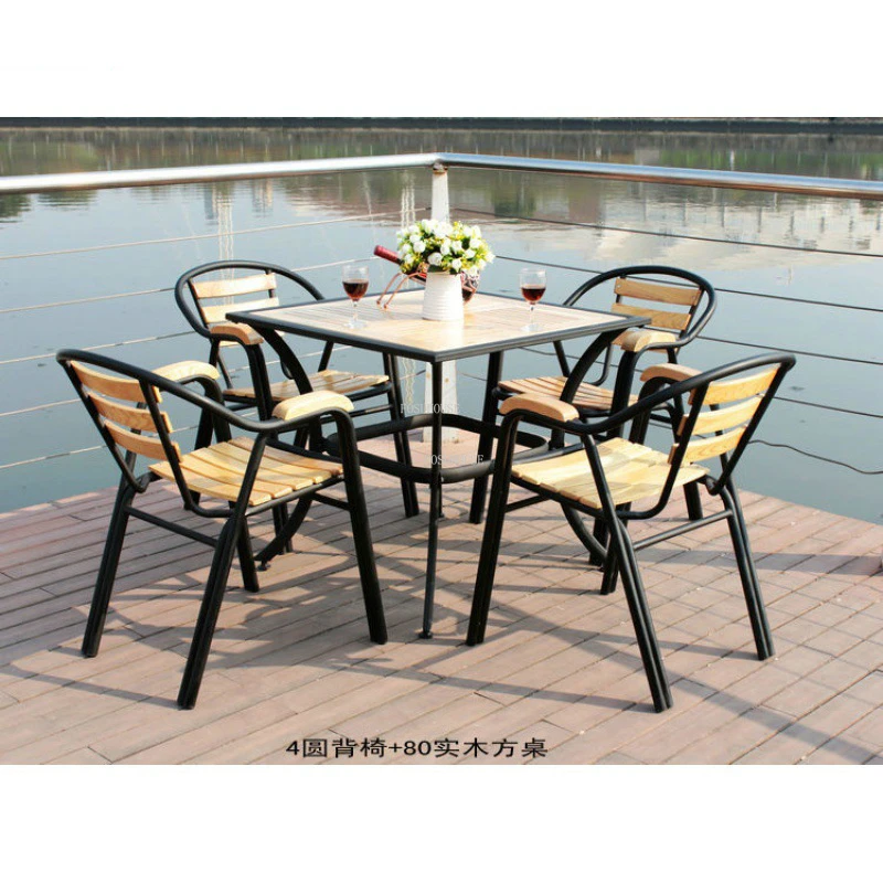 G 4 chairs 1 table