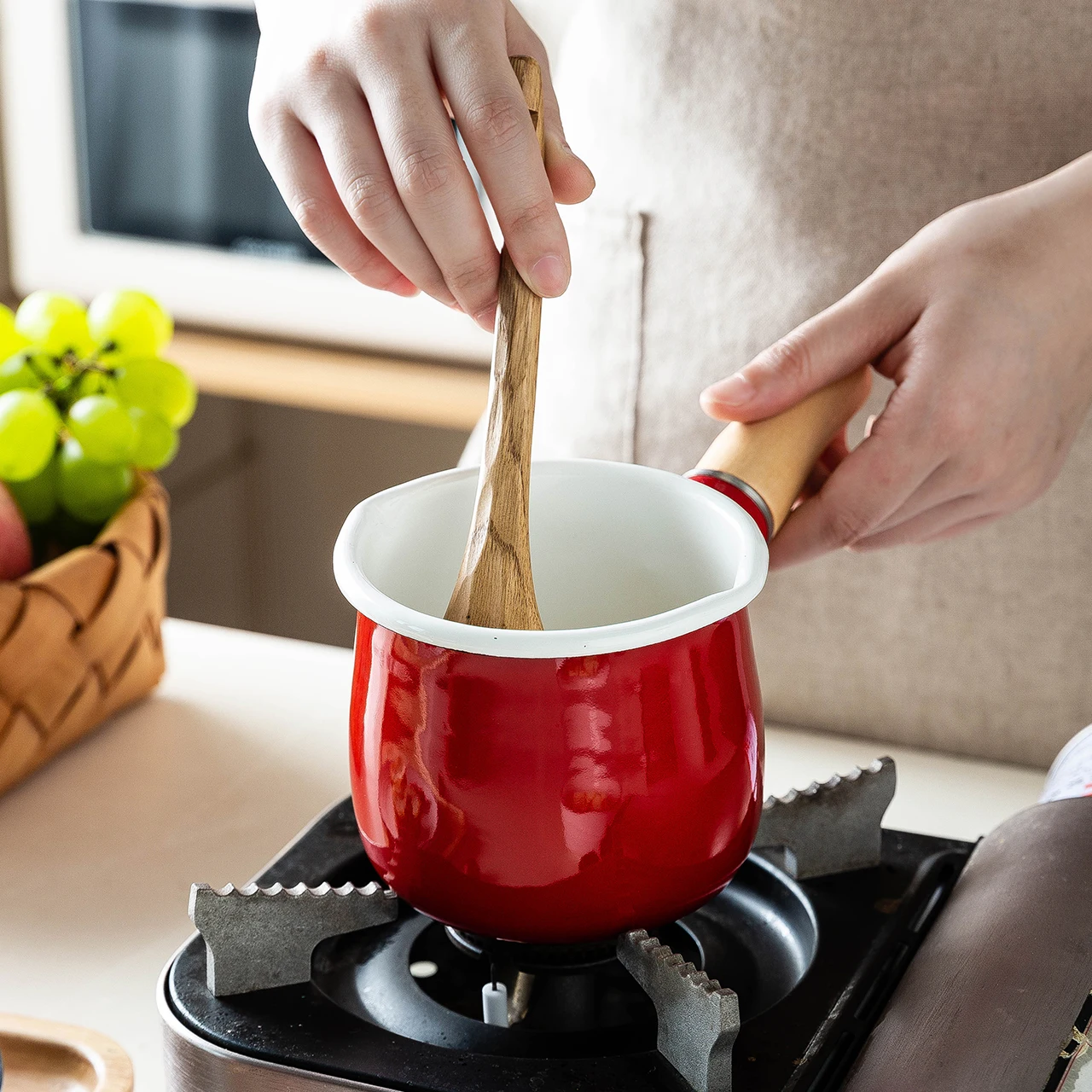 500ml Enamel Coffee Milk Pot With Wooden Handle Saucepan Cookware For Oatmeal Butter Cooking Pan Non Stick Gas Stove Induction