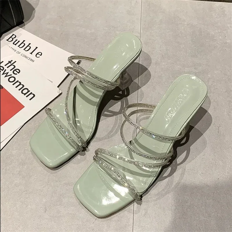 Oversized women's slippers, fashionable rhinestones, wine glasses, sandals, square toe sandals on the outside
