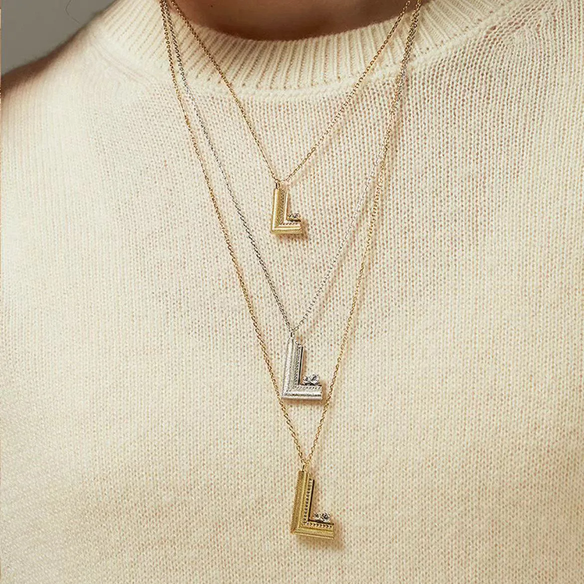 CLASSICAL BEAUTY- High-quality Fine Inlaid Zircon L-frame Necklace Women's Versatile Light Luxury Necklace Fashion Accessories