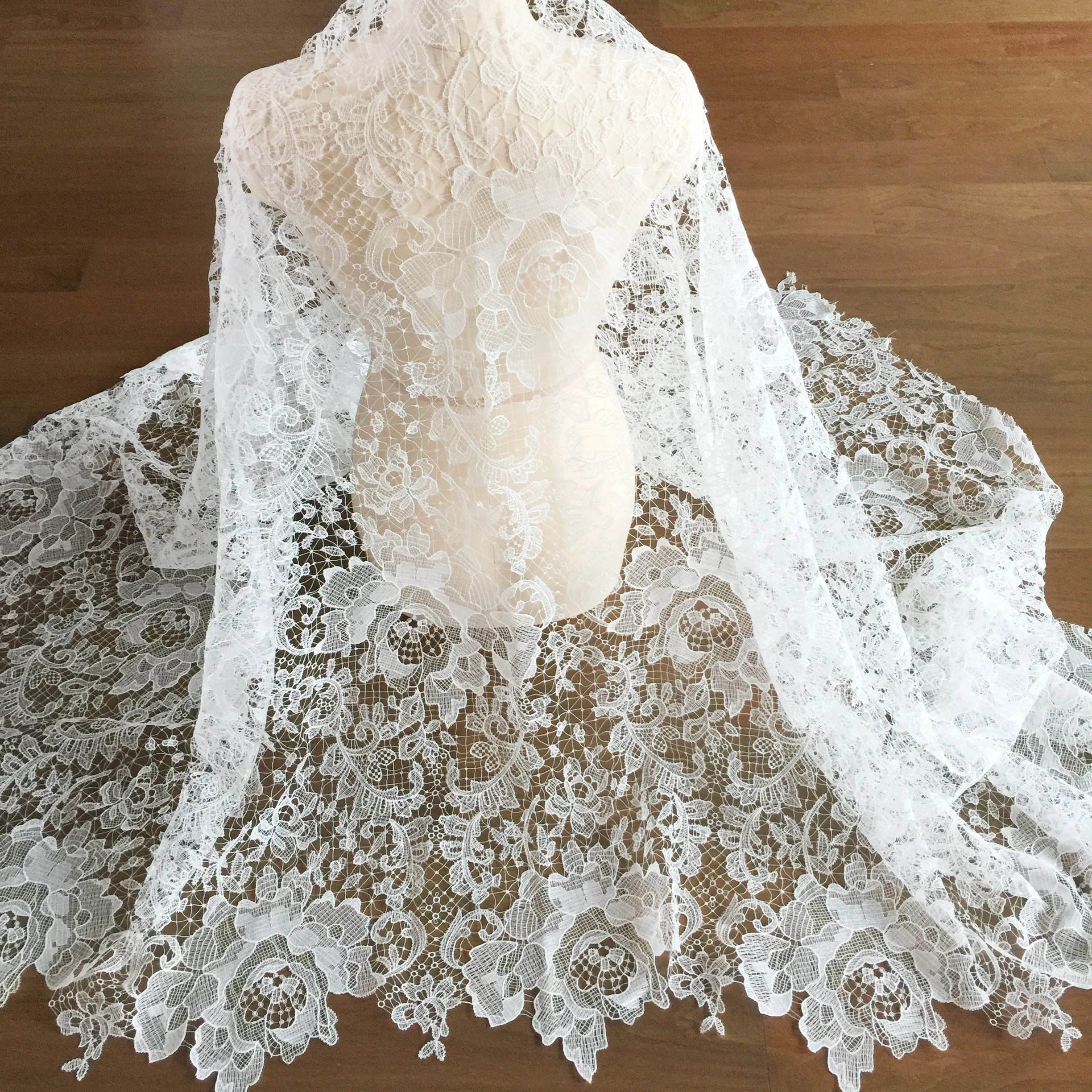 chinese dress ladies Double-Scalloped Raschel Lace - Deep Ivory