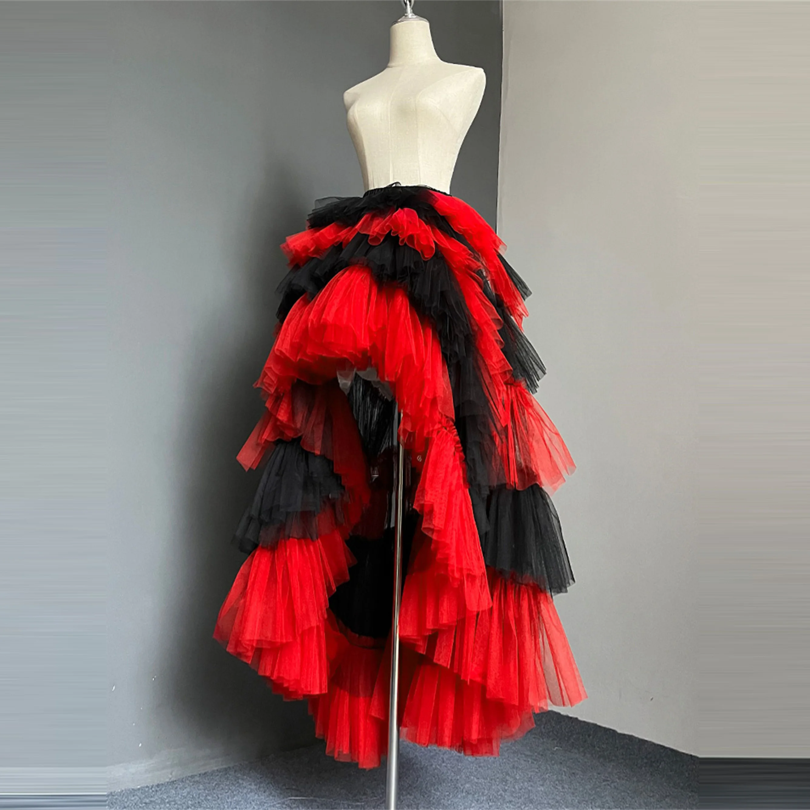 gonne-di-tulle-nere-e-rosse-irregolari-personalizzate-hi-gonne-da-sposa-con-gonna-a-strati-staccabile-bassa-per-il-treno-attaccato-alla-festa-di-fine-anno