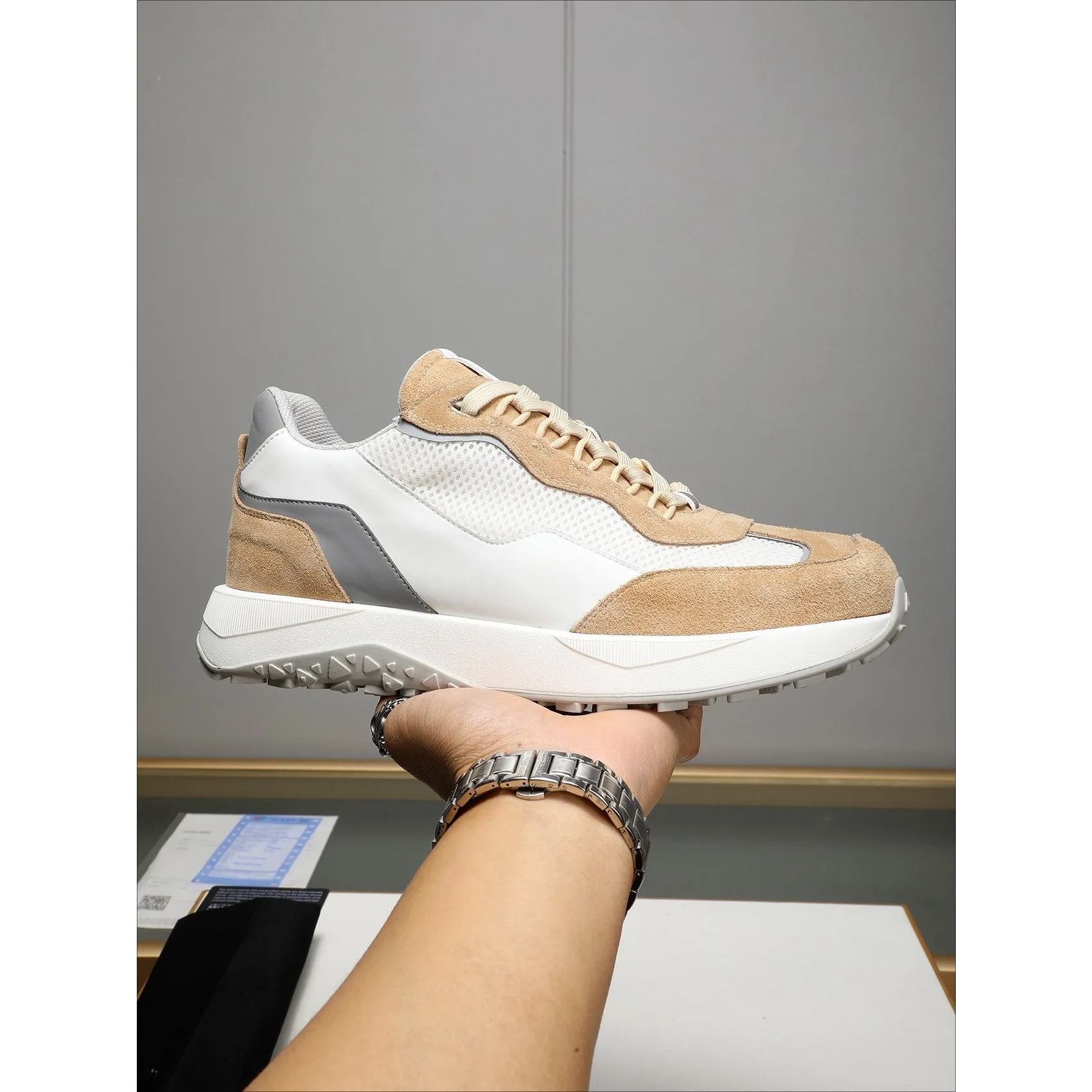 נעלי טיולים מפוארות לריצה, עם סוליית עבה, אנטי החלקה, נעלי ספורט עמידות ונוחות לשימוש חיצוני וספורטיבי.