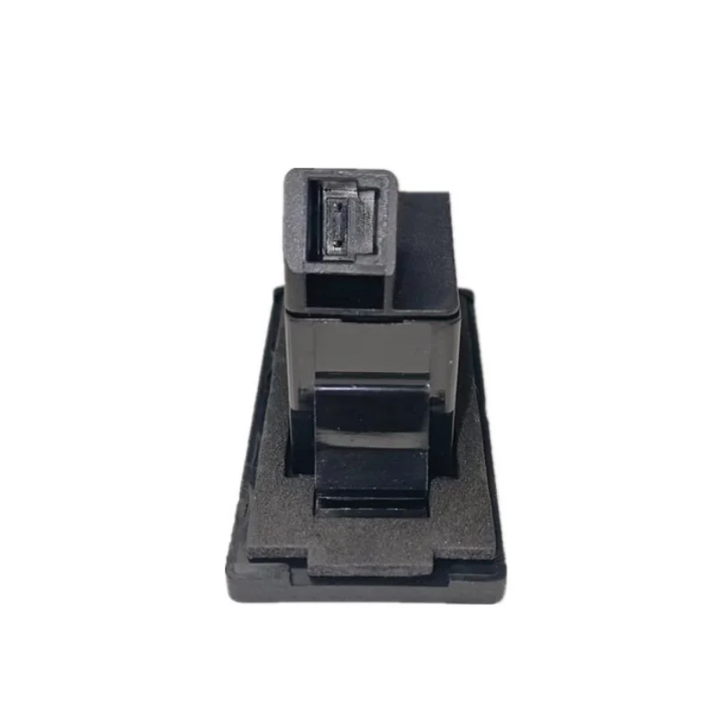 YINETTECH 1pc Interrupteur De Bouton De Déverrouillage De Coffre De Hayon De Voiture Rechange D651624B0B Compatible Avec Mazda 2 2007-2015 Compatible Avec Mazda 3 2008-2017