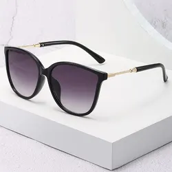 Vintage Cat Eye Mirror Sunglasses for Women - Designer Retro Fashion Eyewear Shades (Black)
