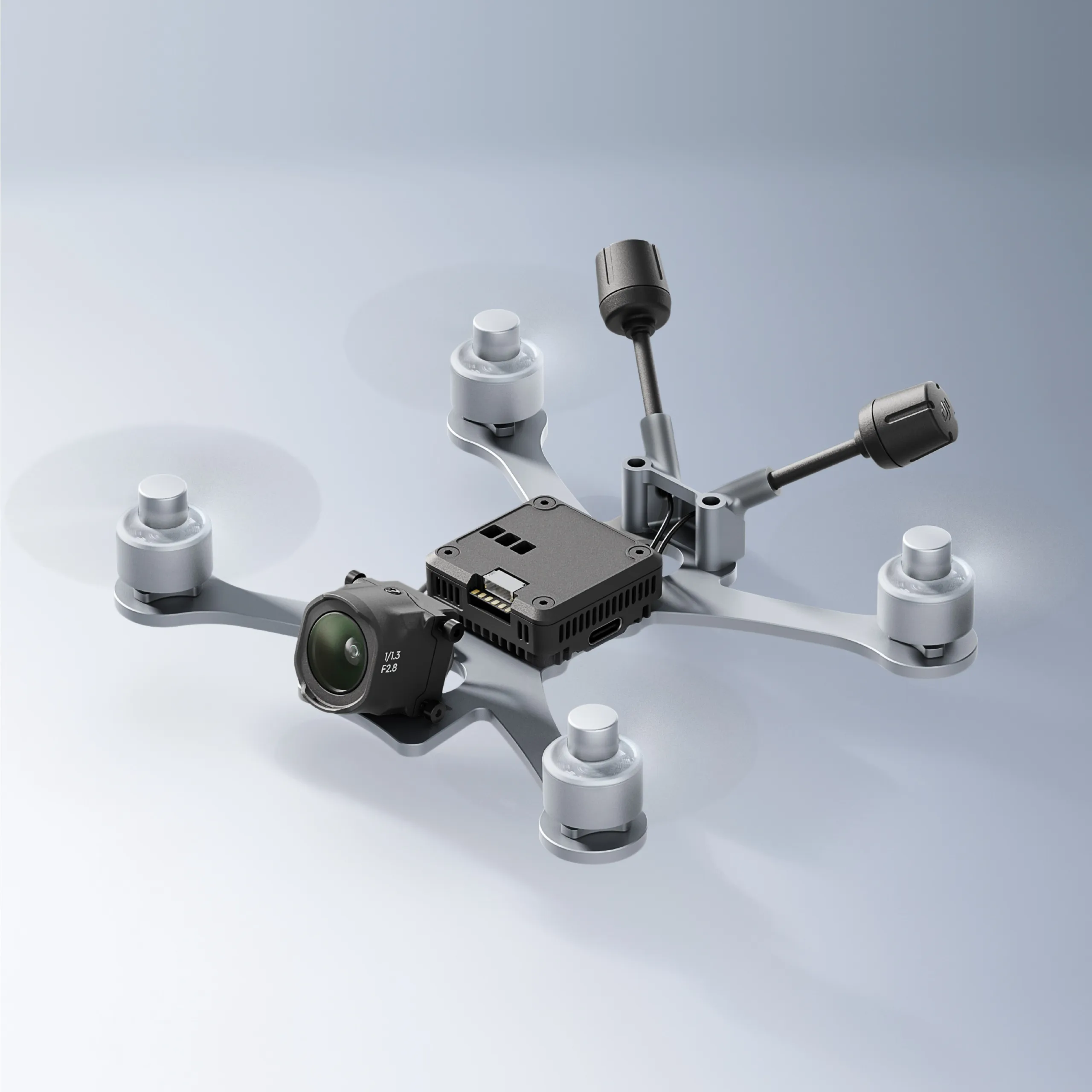 Gros plan sur le connecteur USB-C du DJI O4 Air Unit Pro, transmission vidéo ultra-faible latence pour FPV