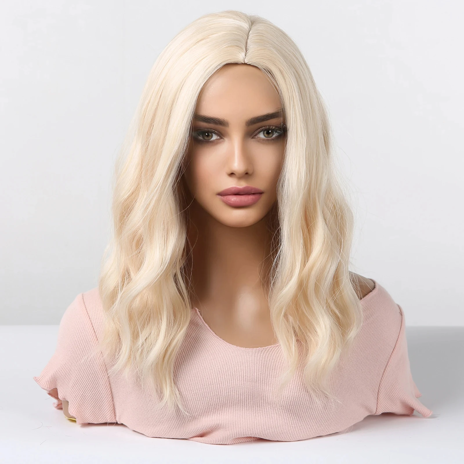 Parrucca Bob Corta Ondulata Dorata Chiara Parrucca Sintetica Naturale Bionda per Donne Parrucca con Riga in Mezzo Resistente al Calore per Cosplay Quotidiano_voghion.com